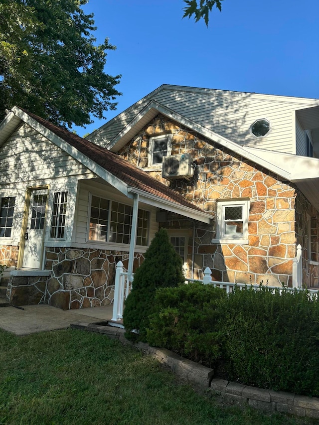 view of front of property with a front lawn and central AC unit