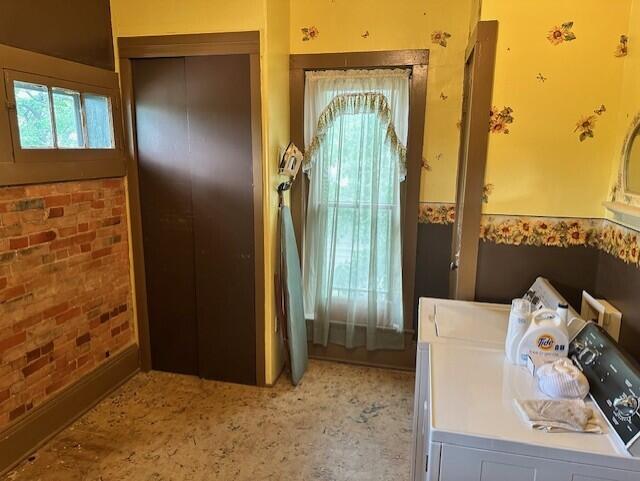 624 S Ash St, Nevada, MO 64772 - interior space with independent washer and dryer