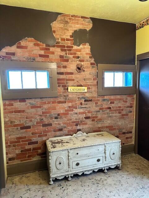 624 S Ash St, Nevada, MO 64772 - interior details with baseboards