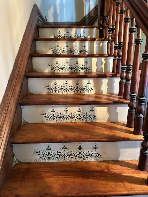 624 S Ash St, Nevada, MO 64772 - view of stairway