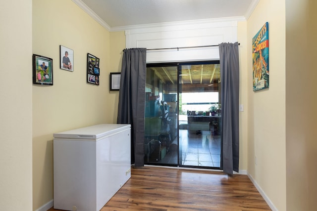 entryway featuring crown molding, dark wood-type flooring, and a textured ceiling