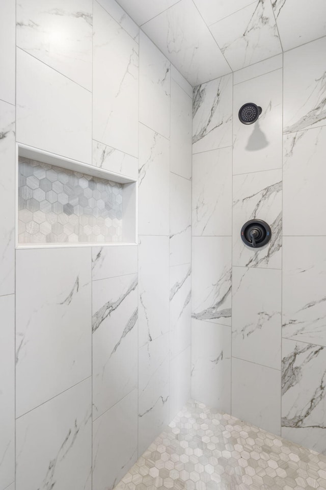 5233 S Stirling Way, Springfield, MO 65809 - bathroom featuring a tile shower