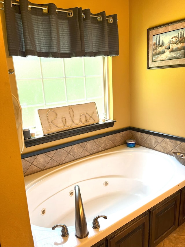 2800 Briaroaks Ln, Joplin, MO 64804 - full bath with a tub with jets