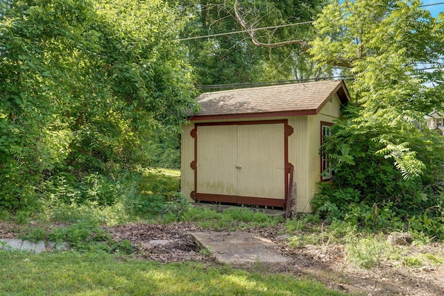 view of outbuilding