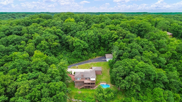 birds eye view of property featuring a wooded view