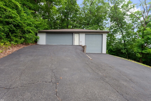 view of detached garage