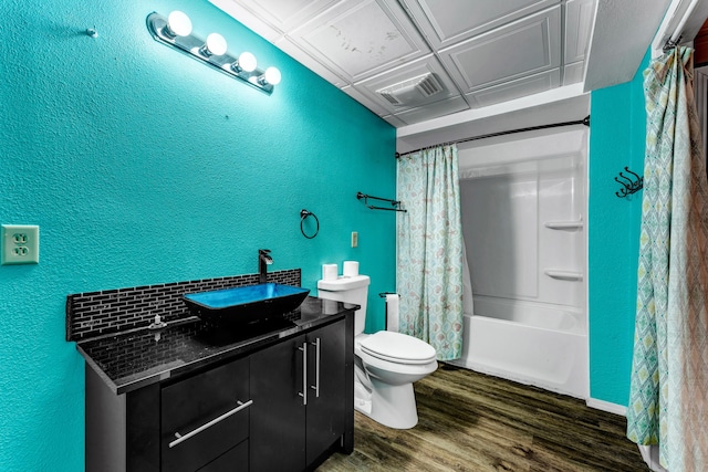 full bathroom featuring shower / tub combo with curtain, visible vents, toilet, vanity, and wood finished floors