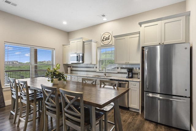 270 Chateau Cove Dr, Branson, MO 65616 - kitchen featuring tasteful backsplash, a sink, visible vents, appliances with stainless steel finishes, and dark wood-style floors