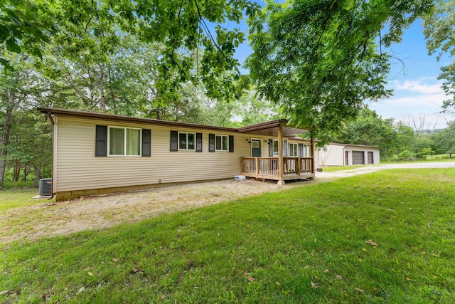 view of front of house featuring a deck, central air condition unit, and a front yard