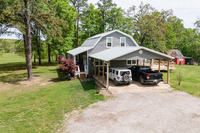 view of front facade with a front lawn