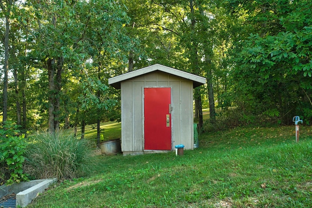 view of outdoor structure with a lawn