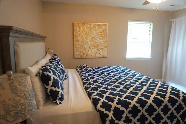 bedroom with ceiling fan