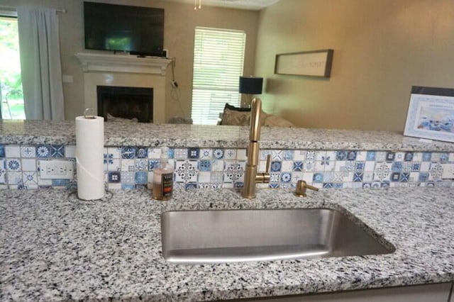 320 Turnberry Dr Unit 3, Branson, MO 65616 - room details featuring tasteful backsplash, a sink, and a fireplace
