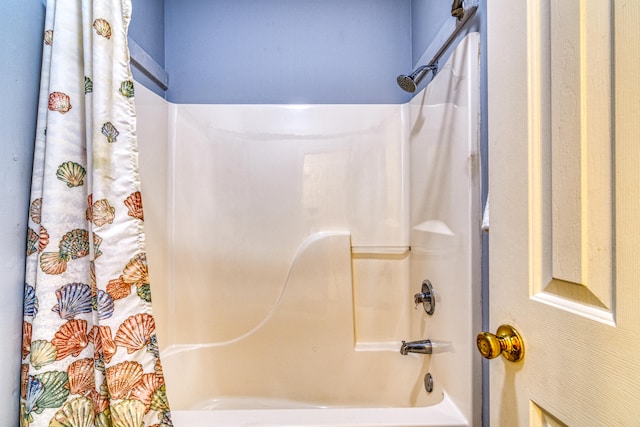 bathroom featuring shower / bath combo with shower curtain