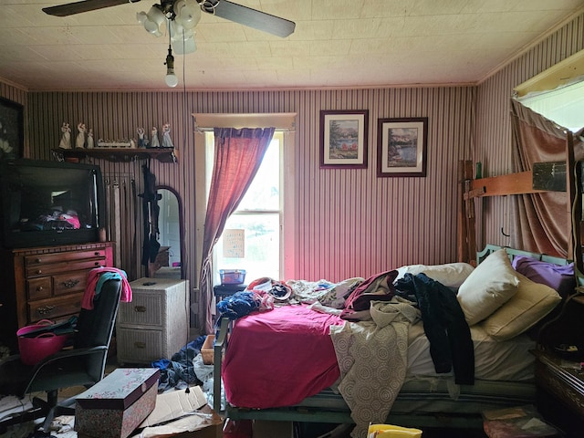 bedroom featuring ceiling fan