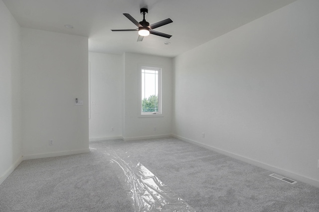 empty room featuring ceiling fan