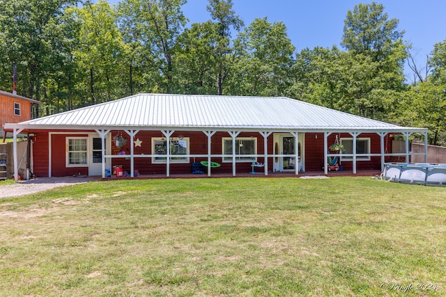 country-style home with a front yard