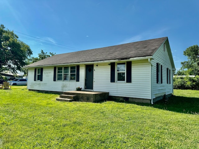 view of front of home featuring a front yard