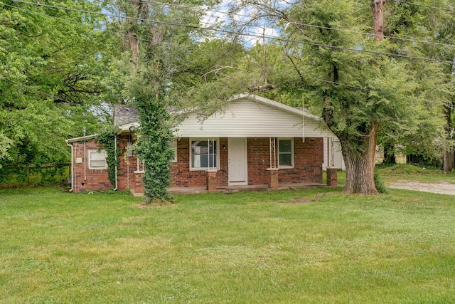 single story home featuring a front lawn