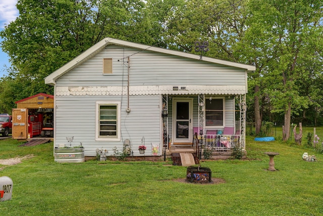 bungalow-style home featuring a front lawn