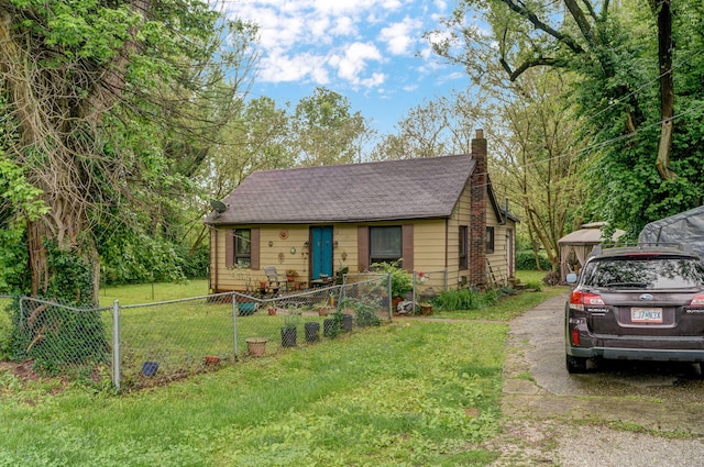 view of front of house with a front yard