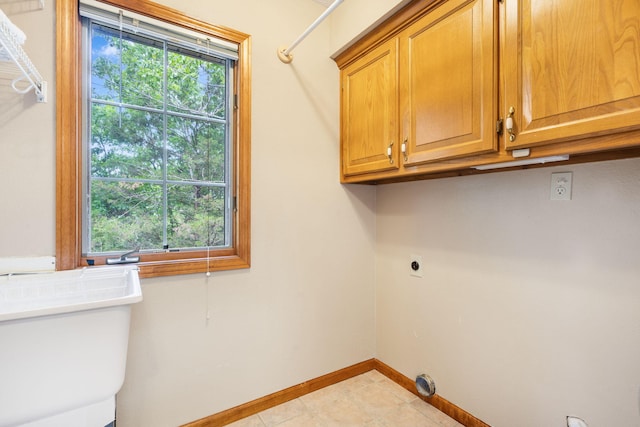 127 Kachina Trl, Branson West, MO 65737 - laundry room with cabinet space, baseboards, and electric dryer hookup