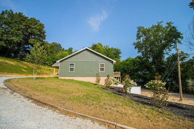 view of side of property featuring a yard