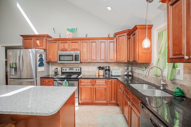 kitchen with sink, tasteful backsplash, decorative light fixtures, stainless steel appliances, and vaulted ceiling