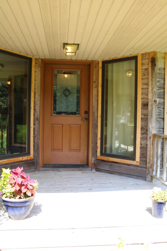 property entrance with covered porch