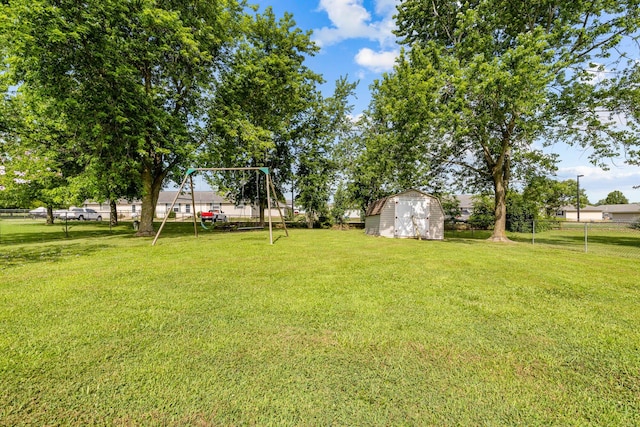 view of yard with a shed