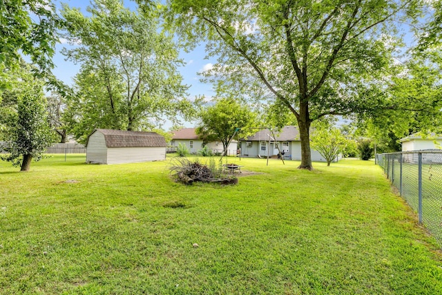 view of yard with a shed