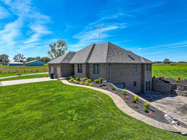 view of front of home featuring a front yard