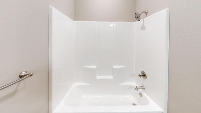 500 Timber Wolf Rd, Hollister, MO 65672 - bathroom featuring shower / bath combination