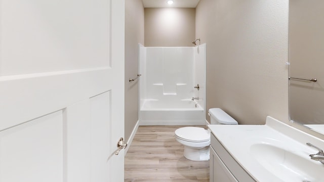 500 Timber Wolf Rd, Hollister, MO 65672 - bathroom featuring wood finished floors, toilet, washtub / shower combination, and vanity