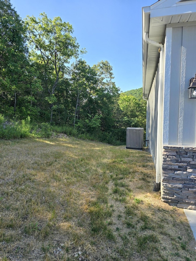 500 Timber Wolf Rd, Hollister, MO 65672 - view of yard featuring central AC