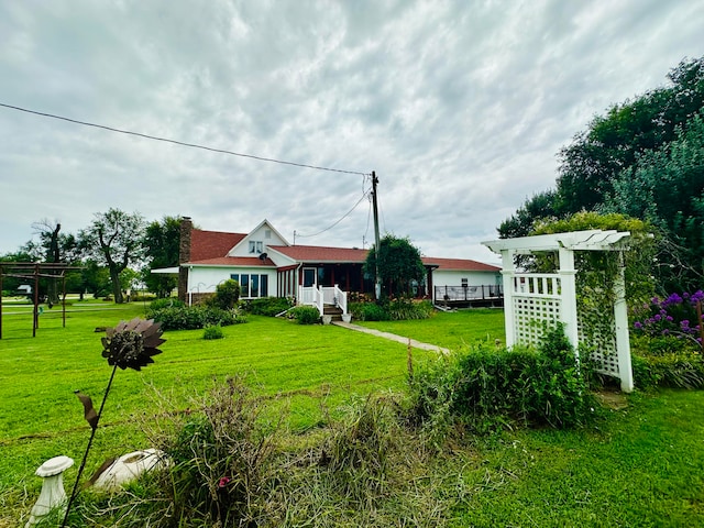 view of front of house with a front lawn