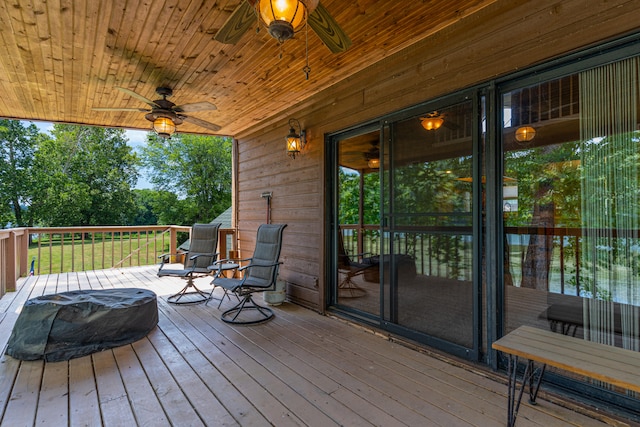 deck with ceiling fan