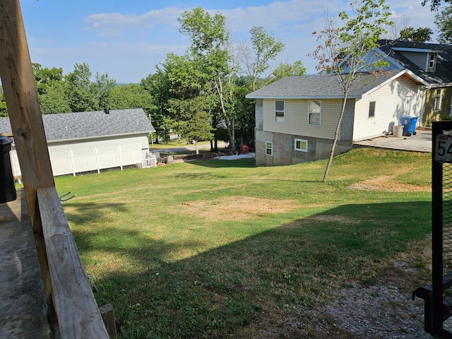 view of yard featuring a patio