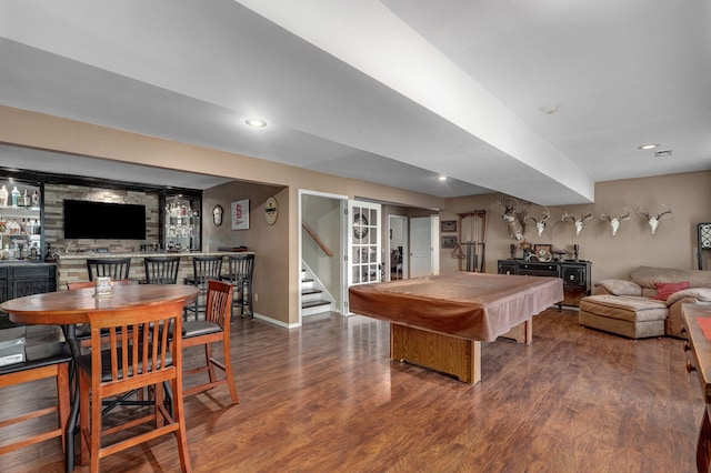 playroom with hardwood / wood-style flooring, bar area, and billiards