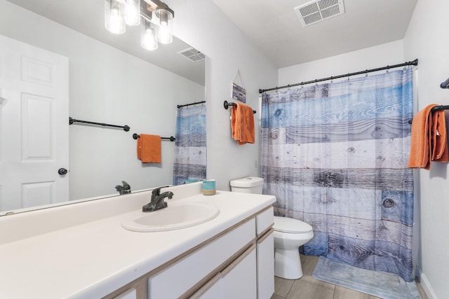 bathroom with a shower with shower curtain, vanity, and toilet