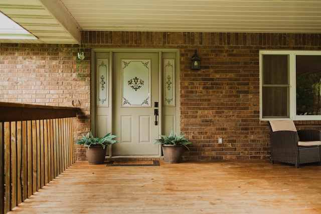 doorway to property with covered porch