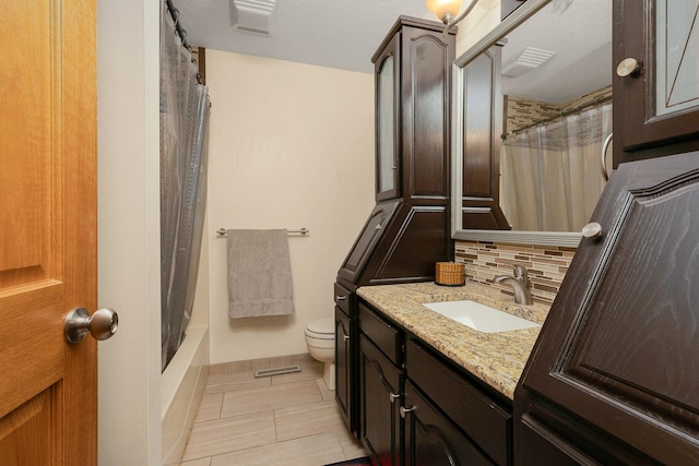 full bathroom featuring toilet, shower / bathtub combination with curtain, backsplash, vanity, and a textured ceiling