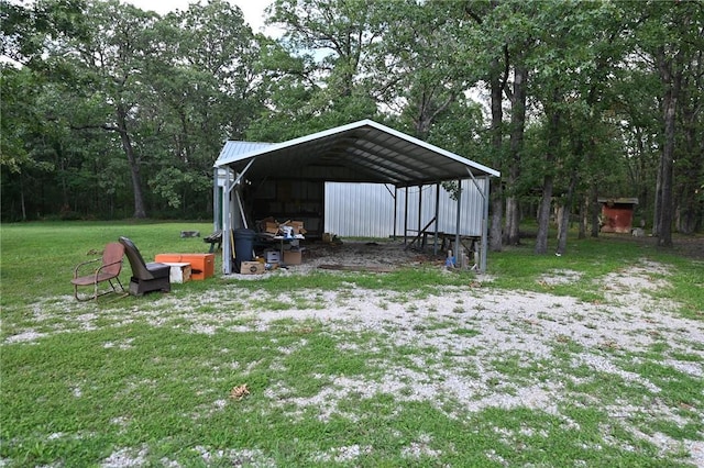 view of yard featuring a carport and an outdoor structure