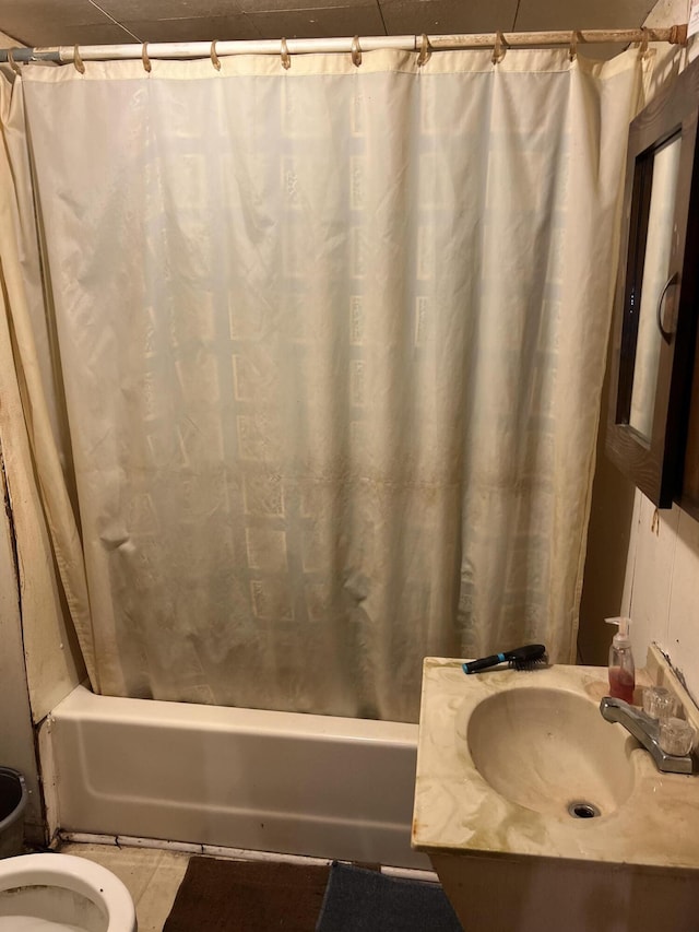 full bathroom with sink, shower / tub combo with curtain, and toilet