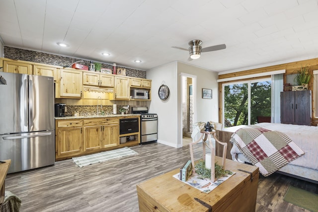 kitchen with ceiling fan, dark wood-type flooring, sink, appliances with stainless steel finishes, and light brown cabinetry