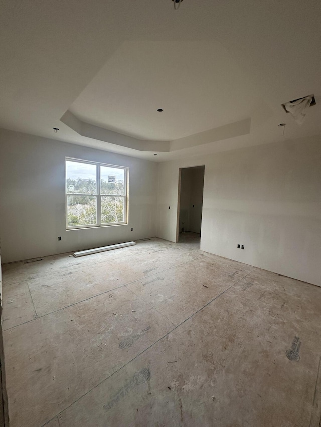 spare room featuring a tray ceiling