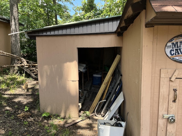 view of outdoor structure featuring an outdoor structure