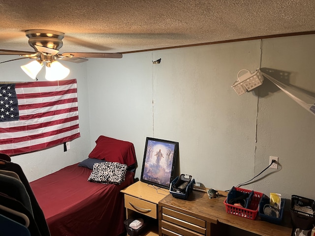 bedroom featuring a ceiling fan and a textured ceiling