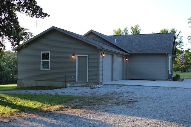 view of front facade featuring a garage