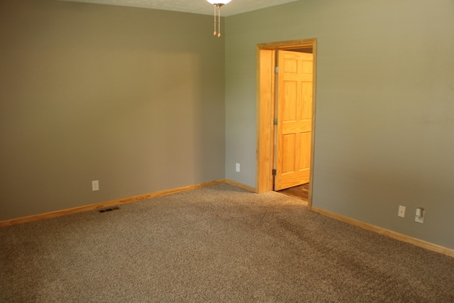 empty room featuring carpet floors and ceiling fan